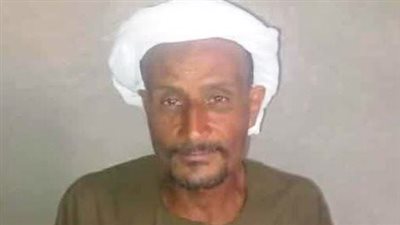 أكثر من ساعة ونصف تحت التراب.. مُغسِّل متطوع ينجو من الدفن حيًا خلال حفره قبرًا في الأقصر