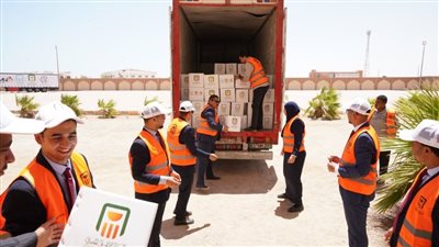 البنك الأهلي: توزيع 20 ألف كرتونة مواد غذائية للأسر الأولى بالرعاية بحلايب وشلاتين وأبورماد