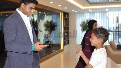 استجابة لـ القاهرة 24.. رجل الأعمال عصام العرجاني يستقبل عبقري الإسماعيلية