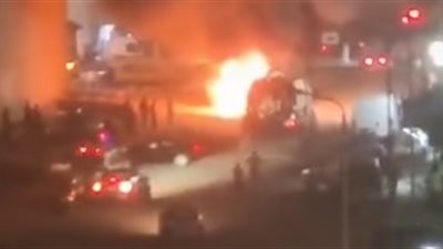 اشتعال النيران في سيارة ميكروباص أمام نفق سبيكو بمنطقة السلام| صور