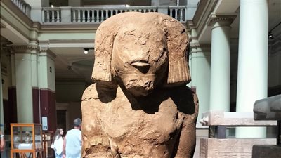المتحف المصري بالتحرير يسلّط الضوء على تمثال راكع من عصر الملك العقرب