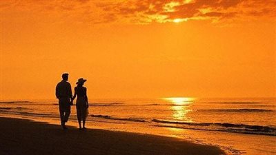 قصة أشهر عازب في الوسط الفني.. يدخل في علاقة حب جديدة مع فنانة شابة