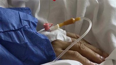 بعد تعرضه لوعكة صحية.. زوجة سامح حسين تشارك صورة له من داخل المستشفى وتعلق: ربنا يكمل شفاك على خير