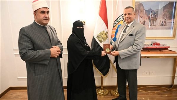 المحافظ يكرم سعودية