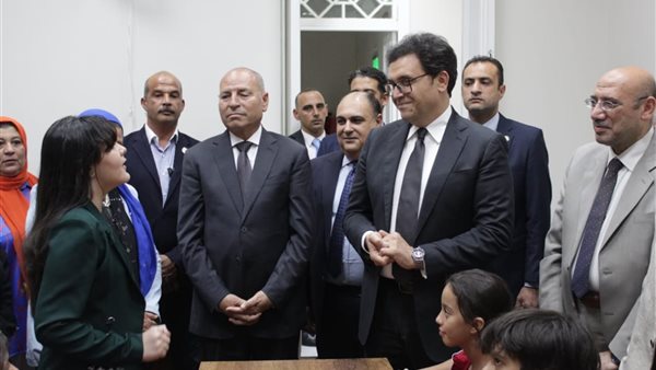 وزير الثقافة ومحافظ