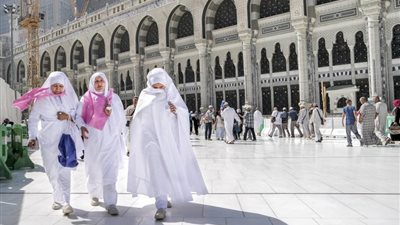 مناسك العمرة للنساء من الطائرة.. هل يجوز؟| الإفتاء توضح