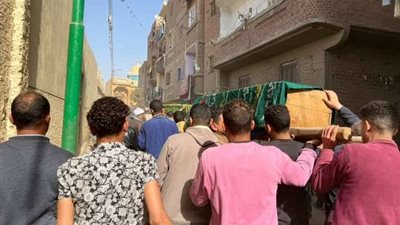 عاشا أكثر من 90 عاما وماتا معا.. مسن يلحق بشقيقته بعد 4 ساعات من وفاتها بقنا 