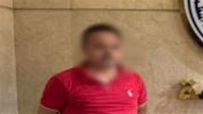 ضبط أحد الأشخاص لاتهامه بالنصب على المواطنين وإيهامهم الحصول على تأشيرات سفر وإقامة