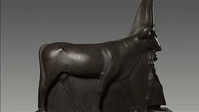 المتحف المصري يعرض تمثالًا فريدًا للإلهة حتحور من عصر الأسرة 26