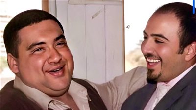 مجدي الهواري يشارك متابعيه بصورة من صندوق الذكريات رفقة علاء ولي الدين: ادعوا للحبيب