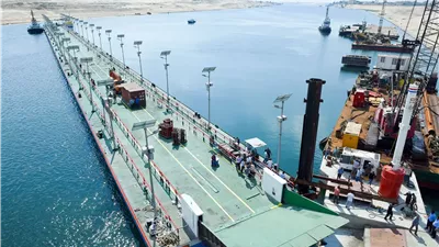 شركة إماراتية تزود قناة السويس بـ 5000 طن من الألواح الارتكازية لمشروع الجسر العائم المتحرك الجديد