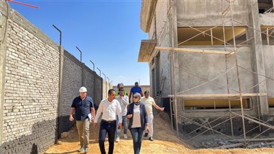 وزير الإسكان يتابع سير العمل بالمشروعات الخدمية بمدينة السويس الجديدة