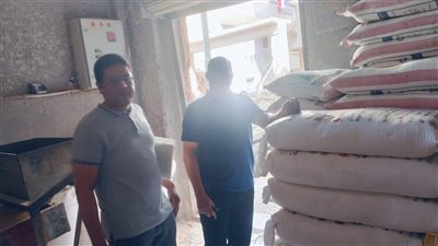 ضبط 90 شيكارة دقيق بلدي مدعم قبل إعادة تدويره والإتجار به في كفر الشيخ