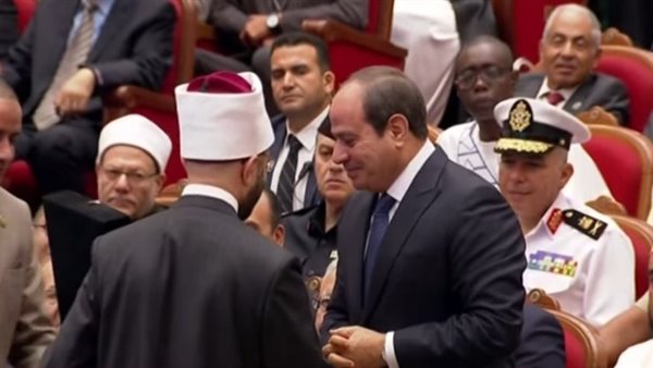 وزير الأوقاف يُقدم