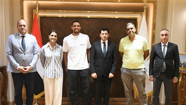 وزير الرياضة - مصطفى