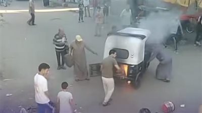 جدعنة شباب المنوفية تنقذ سائق توك توك من كارثة بعد اشتعال مركبته في شبين الكوم