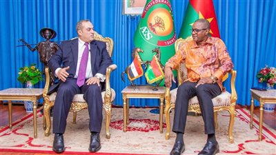 سفير مصر في بوركينا فاسو يتابع ترتيبات مباراة المنتخب بعد ساعات من اعتماده