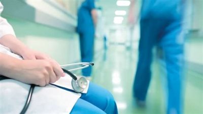 سيدة تروي تفاصيل تعرض ابنها للإهمال الطبي في أحد المستشفيات: سابوه تعبان وكانوا بيتفرجوا على التيك توك