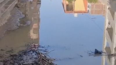 مجمع مدارس برك الخيام بكرداسة يغرق في مياه المجاري.. والسكان يستغيثون بمحافظ الجيزة| صور
