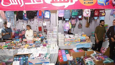 استعدادًا للعام الدراسي الجديد.. إقبال كبير على معرض أهلًا مدارس بالمنصورة