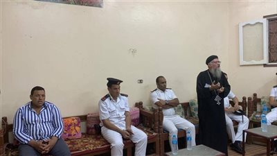 مأمور أرمنت يقدم العزاء في مصرع شاب غرقًا ووفاة والدته وخالته حزنًا عليه بالأقصر
