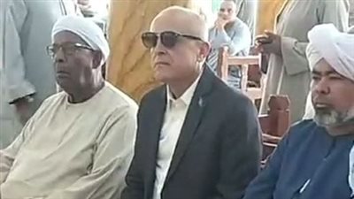 محافظ الأقصر يشارك في عزاء نجل رائد الساحة الجيلانية 