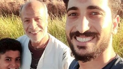 مدير مدرسة متقاعد ينقذ كلبًا من الموت في بئر مياه بقرية الرياينة بالأقصر