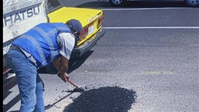 استجابة لشكاوى المواطنين.. الانتهاء من إصلاح تشققات أرضية بطريق الكورنيش في الإسكندرية
