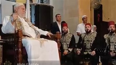 ظهر بـ كانيولا في يده.. الدكتور علي جمعة يتعرض لوعكة صحية ويغادر احتفالية المولد النبوي بأحد مساجد أكتوبر