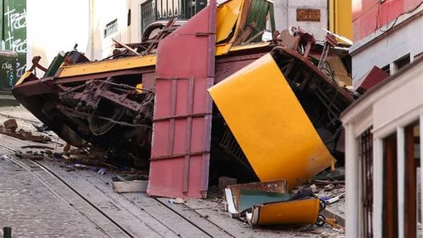 قطار لشبونة 