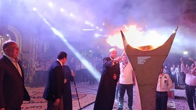 محبة ووحدة وطنية.. أزهري يشارك في إشعال شعلة ختام مهرجان صيف دير الأنبا بضابا بقنا 