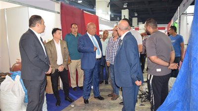 رئيس غرفة القاهرة يتفقد معرض أهلًا مدارس قبل انطلاقه غدًا.. ويشيد بالسلع وجودتها