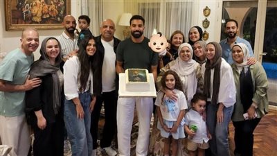 حازم إيهاب يحتفل بنجاح حكاية هند رفقة أسرته: فرحتكم بيا بنزين يخليني أكمل سعي ونجاح