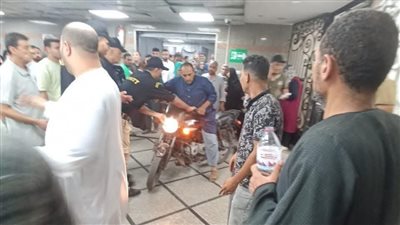 موتوسيكل داخل استقبال مستشفى بنها الجامعي يثير جدلًا على السوشيال ميديا 
