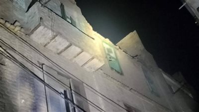 بينهم صبي حالته حرجة.. ننشر أسماء المصابين في انهيار شرفة منزل قديم بالزقازيق
