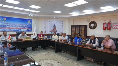 رئيس جهاز سوهاج الجديدة يلتقي عددًا من أصحاب المصانع لمناقشة مطالبهم ومقترحاتهم