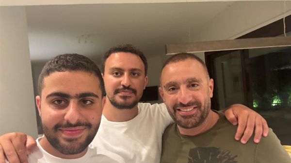 أحمد السقا ونجلاه