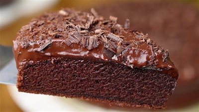طريقة عمل كيكة الشوكولاتة الهشة.. أسرار نادية السيد لكيكة فخمة