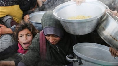 شهداء ومصابون من منتظري المساعدات في غزة إثر رصاص الاحتلال