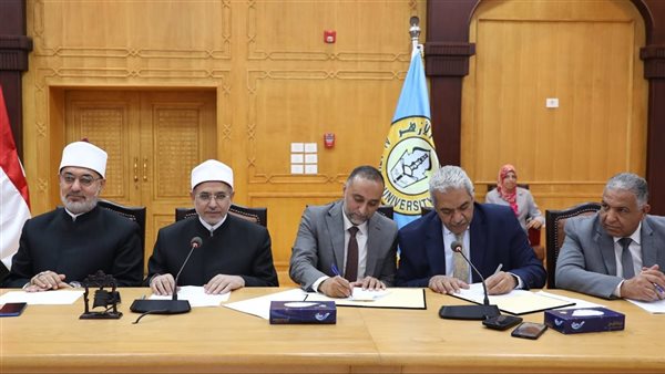 جانب من توقيع البروتوكول