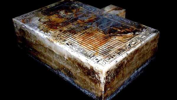  مائدة قرابين نادرة