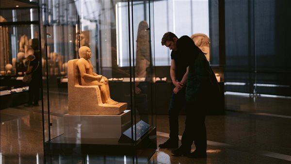 انبهار السائحين أمام