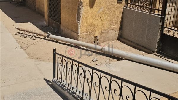 سقوط عمود كهربائي