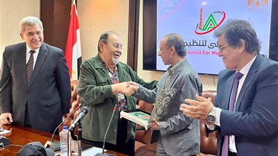 أول رئيس لقناة النيل للرياضة.. الأعلى للإعلام يكرم الإعلامي حسام الدين فرحات