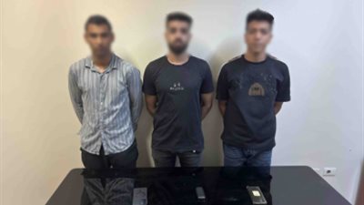 لخلافات سابقة.. القبض على 3 أشخاص تعدوا على فتاة وسط الشارع بالأقصر