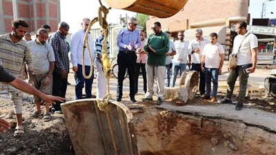 محافظ أسوان يتابع ميدانيًا معالجة هبوط أرضي بمحطة البشارية
