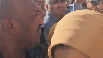 مواطن لوزير الصحة خلال زيارته لـ قنا: نورتنا بس كل التجهيزات بمستشفى أبوتشت عشان وجودك ومفيهاش أي خدمات 