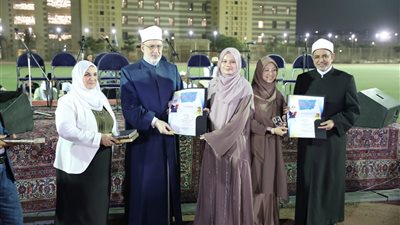  الأولى فازت بـ10000 جنيه.. قيادات الأزهر يكرمون الطالبات الفائزات في مسابقة بنت الأزهر الوافدة