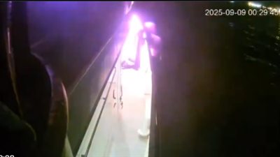 أسطول الصمود بعد استهداف سفينة بمسيرة: محاولة تعطيل مهمتنا لن تثنينا عن كسر حصار غزة 