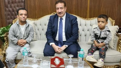 محافظ المنوفية يوجه بصرف مساعدات مالية وعينية لحالات إنسانية وذوي الهمم